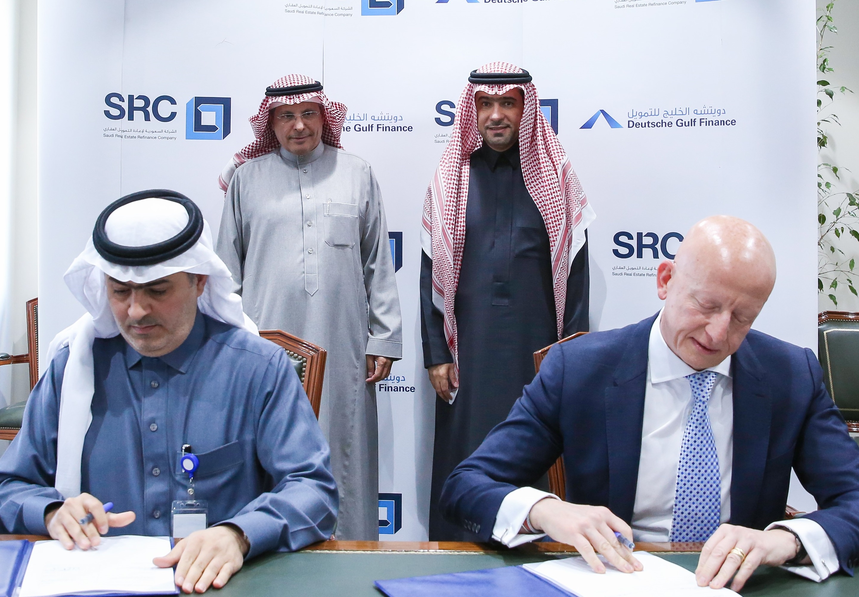 signing ceremony (1)