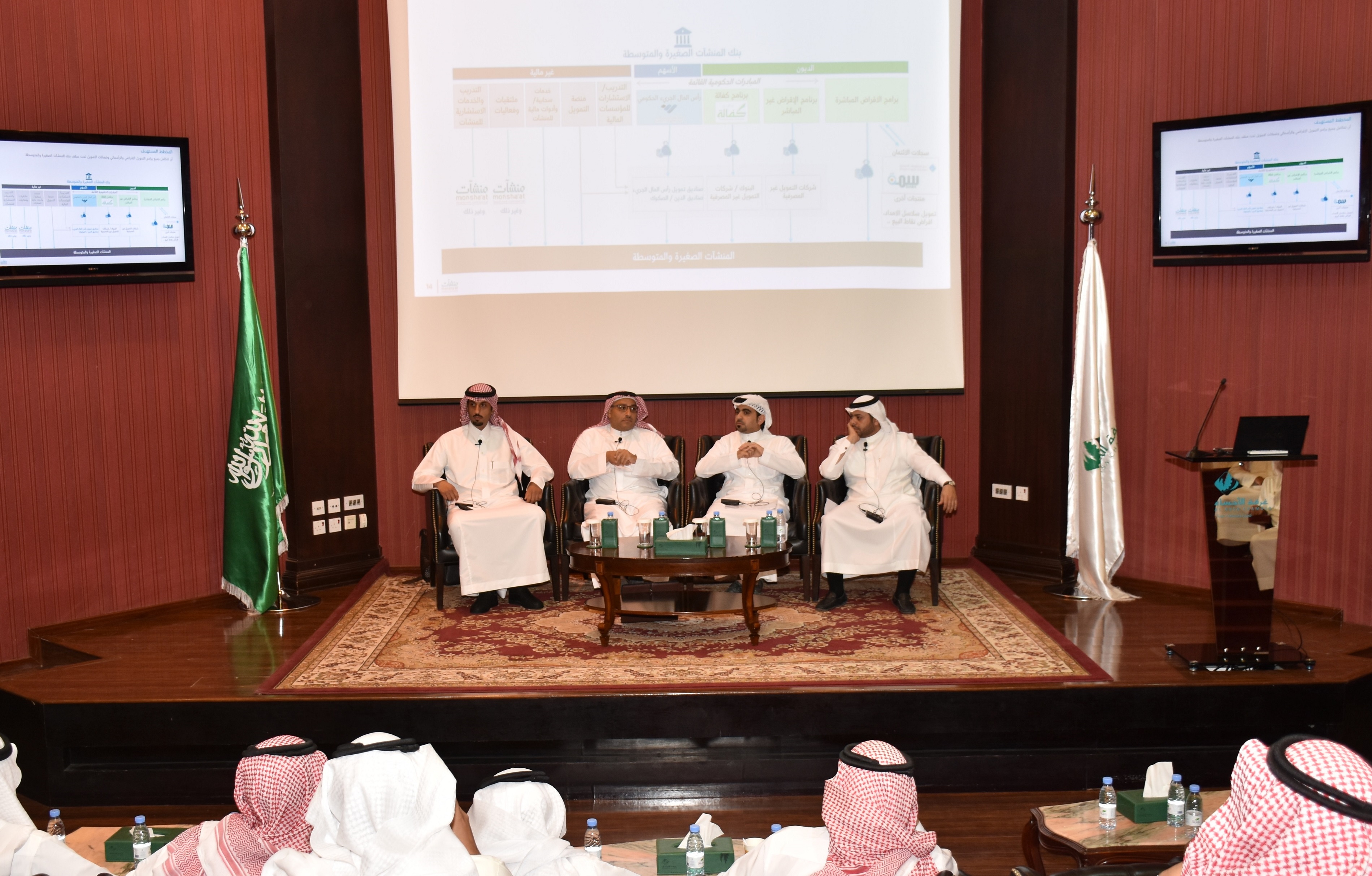 المتحدثون المشاركون في اللقاء