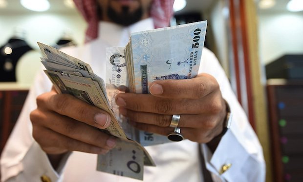 Saudi-riyal-man